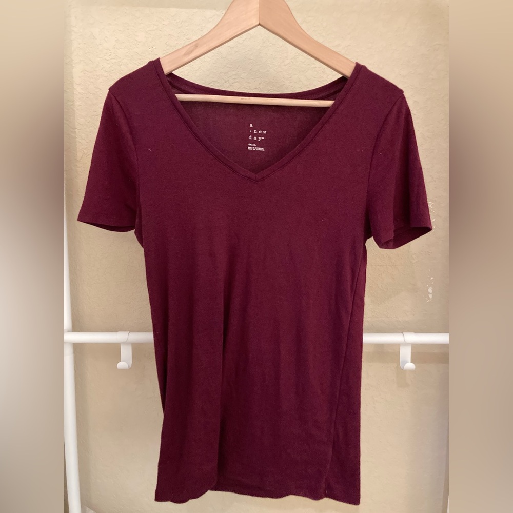 A New Day Plum V Neck Tee Fitted S